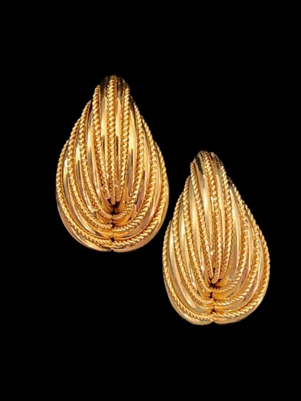 VTG 80s Massive Textured Gold Rope Ribbed Leaf Clip On Statement Earrings